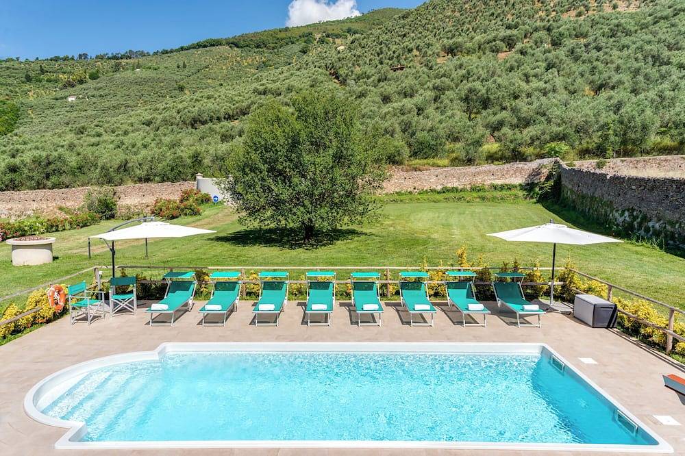 Piscina Privata -Agriturismo Fattoria La Pieve- Villa Nerino 8 km da Pisa in Calci, Pisa e dintorni