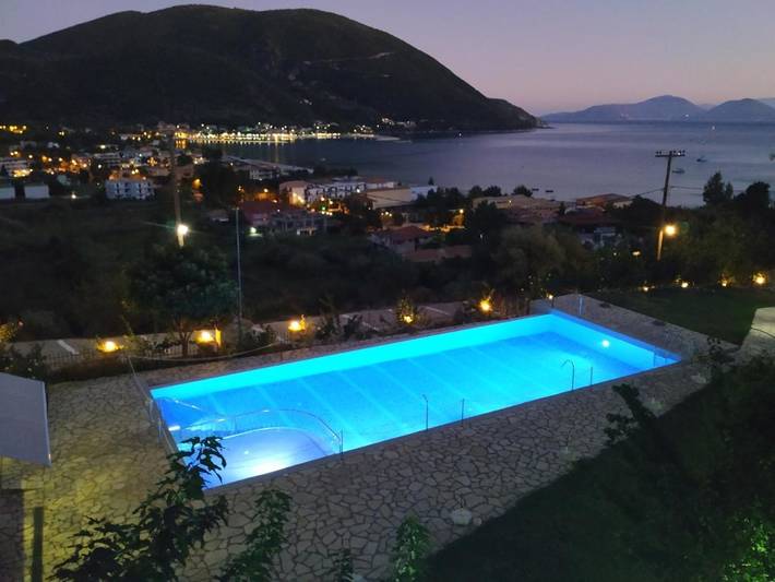 Appart’hôtel pour 5 personnes, avec piscine ainsi que bassin pour enfant et jardin
