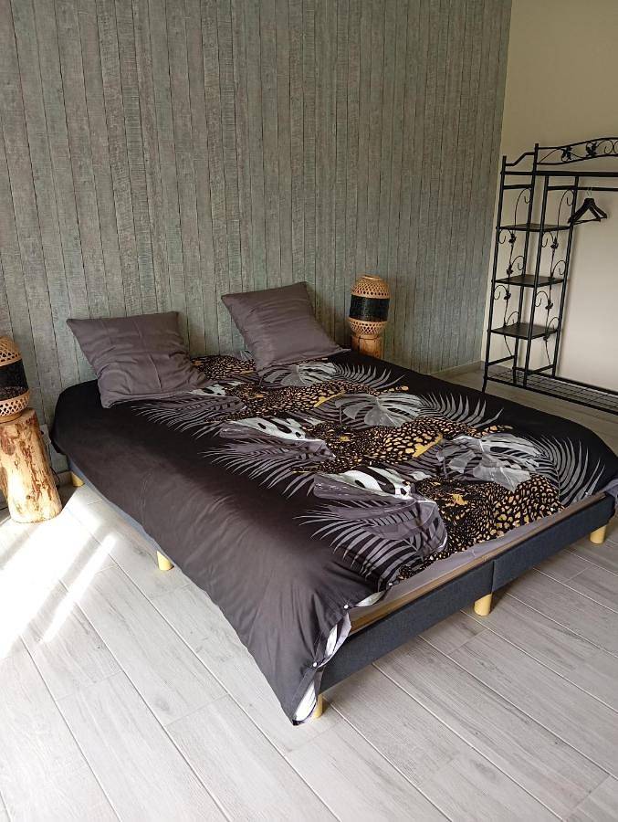 Chambre d’hôte pour 4 personnes, avec Terrasse et Jardin ainsi que Piscine et Vue