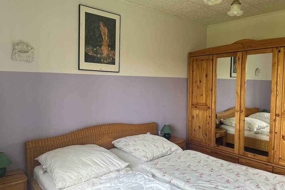 Ganze Wohnung, Gemütliche Ferienwohnung in Adenau - 10 Minuten Fußweg bis zur Nordschleife! in Adenau, Osteifel