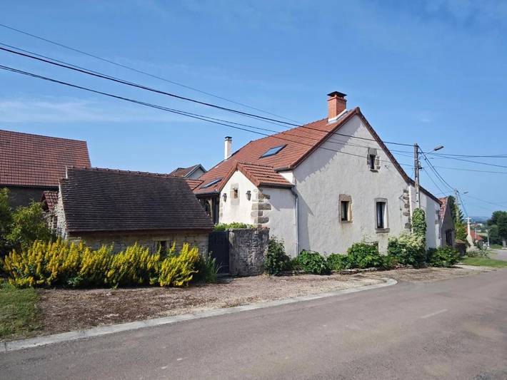 Gîte pour 6 personnes, avec terrasse, adapté aux familles dans Velogny