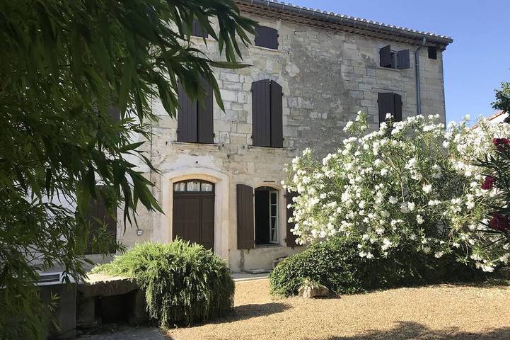 17th century character house in village center with swimming pool in Saint-Laurent-d'Aigouze, Côte d'Améthyste