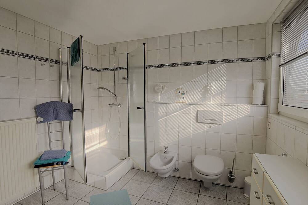Ganze Wohnung, Thiessen: Ferienwohnung mit sonnigem Balkon - Ferienwohnung Thiessen in Silberstedt, Haithabu