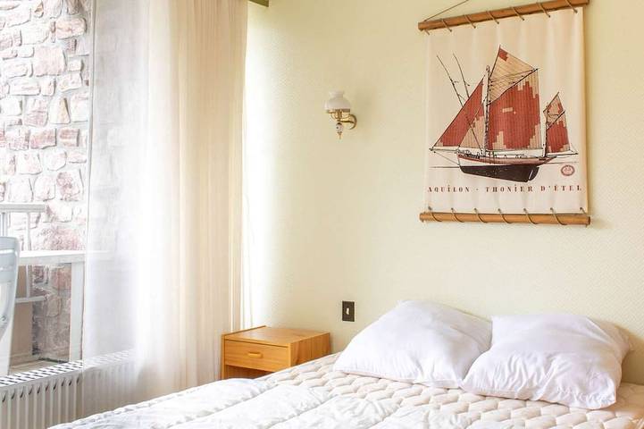 Ganze Wohnung, Sea-view apartment with terraces in Erquy | 3 guests | in Caroual, Erquy