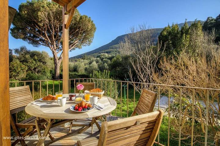 Gîte pour 5 personnes, avec Terrasse à Luri