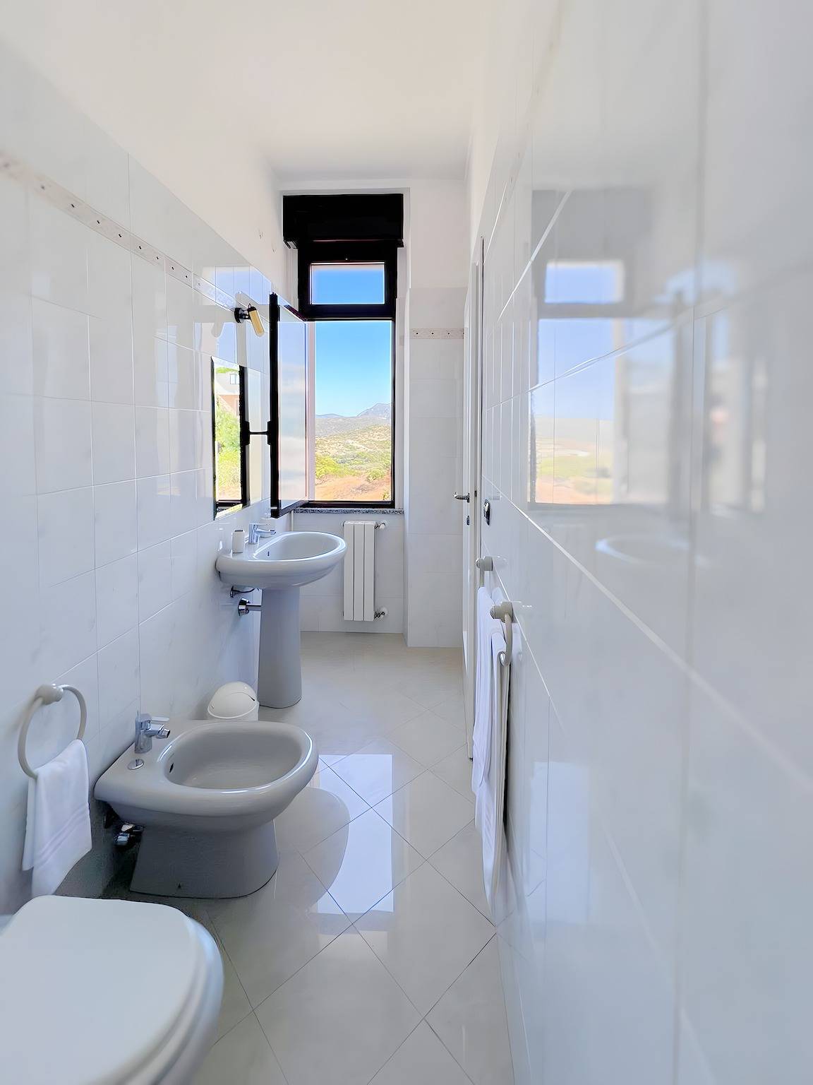 Camera matrimoniale con bagno privato e vista mare in Gonnesa, Iglesiente