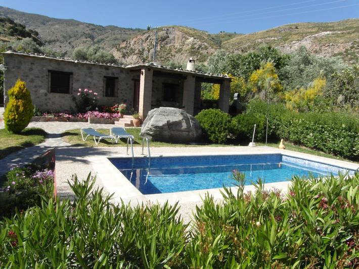 Bungalow para 4 personas, con jardín y piscina en Provincia de Granada