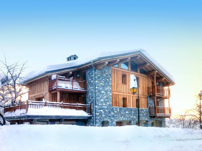Chalet pour 16 personnes, avec sauna ainsi que terrasse et jacuzzi, animaux acceptés