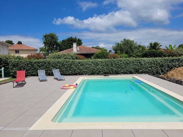 Gîte pour 5 personnes, avec terrasse ainsi que jardin et piscine à Ondres - 2