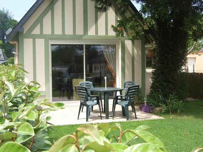 Gîte pour 3 personnes, avec jardin à Theuville-aux-Maillots