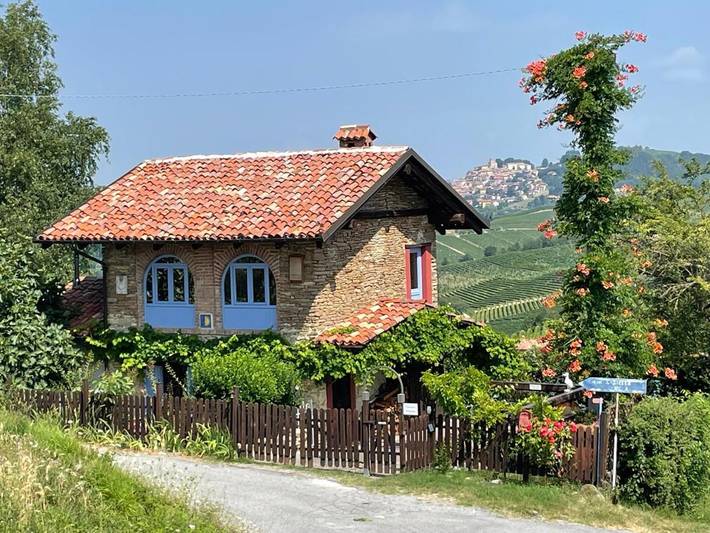 Villa per 5 persone, con Balcone e Terrazza nonché Giardino e Panorama a Dogliani
