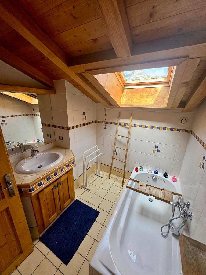 Chalet pour 2 personnes, avec vue et piscine ainsi que jardin et terrasse à Sallanches - 4