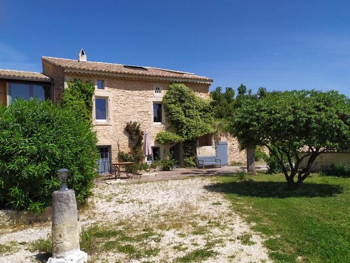 Location de vacances pour 5 personnes, avec bassin pour enfant et piscine ainsi que vue et jardin, adapté aux familles à Saint-Restitut - 4