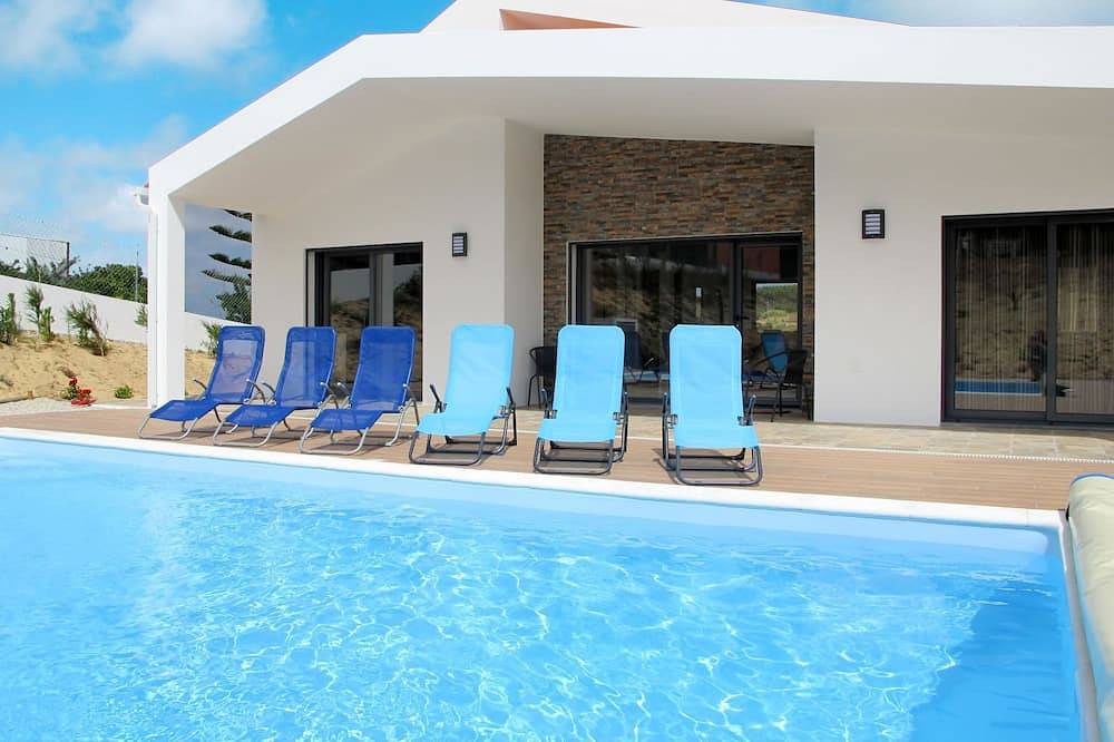 Do Pinheiros in Vau, Leiria District