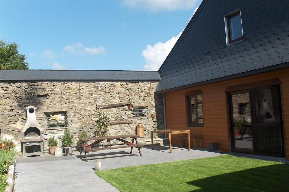 Ferme renovée : sauna, bain à bulles, 5 chambres, 2 salles de bain + 1 douche. in Paliseul, Région de Neufchâteau