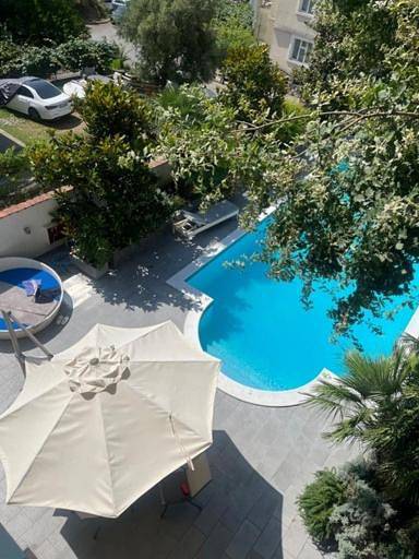 Villa für 6 Personen, mit Balkon und Whirlpool sowie Terrasse und Garten in Montenegro - 2
