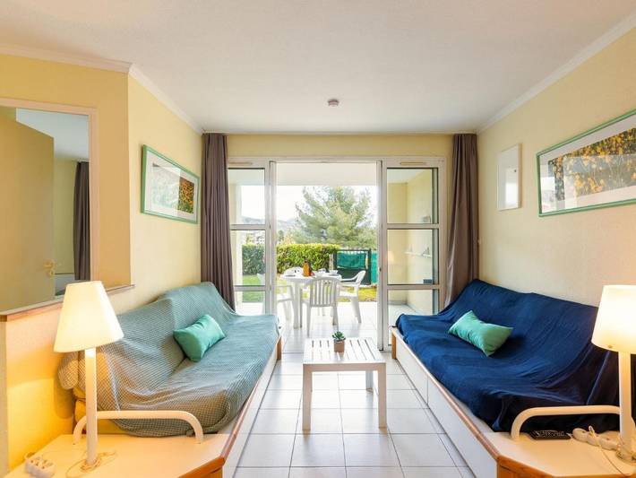 Gîte pour 4 personnes, avec Terrasse ainsi que Jardin et Piscine dans Gare Du Dramont
