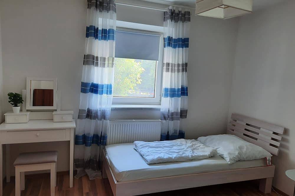 Ganze Wohnung, Ferienwohnung Salzburger Land Nähe Wallersee mit großer Terrasse in Straßwalchen, Bezirk Salzburg-Umgebung