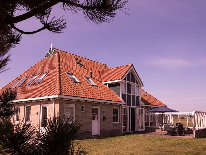 Vakantiehuis voor 6 personen, with tuin and sauna as well as terras, met huisdier in Hollum
