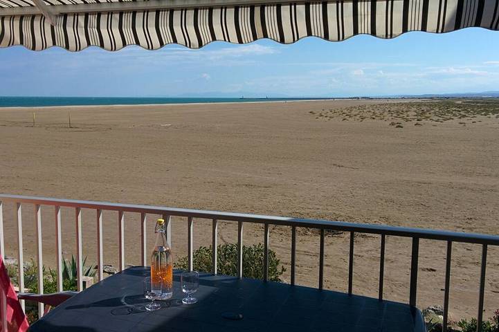 Ferienwohnung für 7 Personen, mit Balkon und Pool in Gruissan
