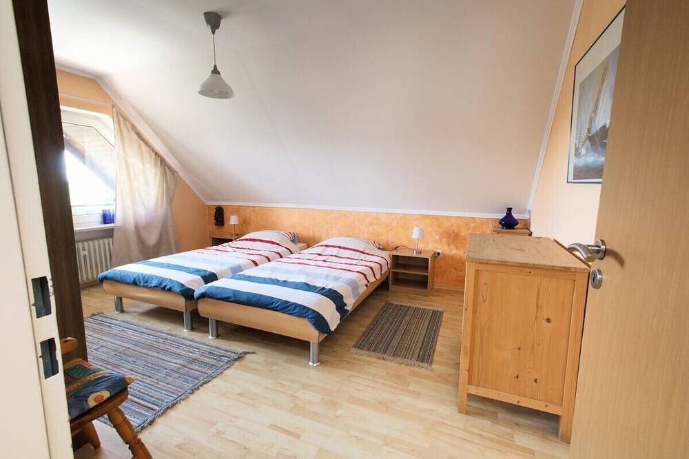 Entire apartment, Haus Buchholz apartment 4 for families and groups of multiple apartments. in Liesenich, Cochem-Zell