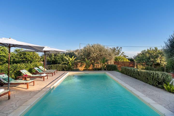 Location de vacances pour 5 personnes, avec piscine et jardin à Noto
