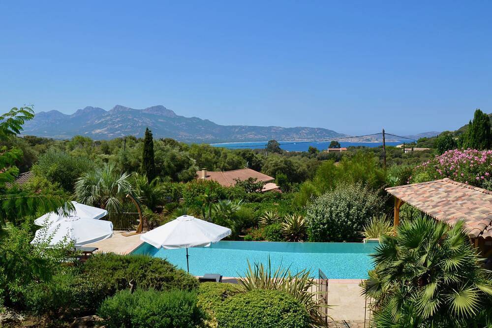 Villa Gabrielle - Belle  vue mer avec piscine in Lumio, Région de Calvi