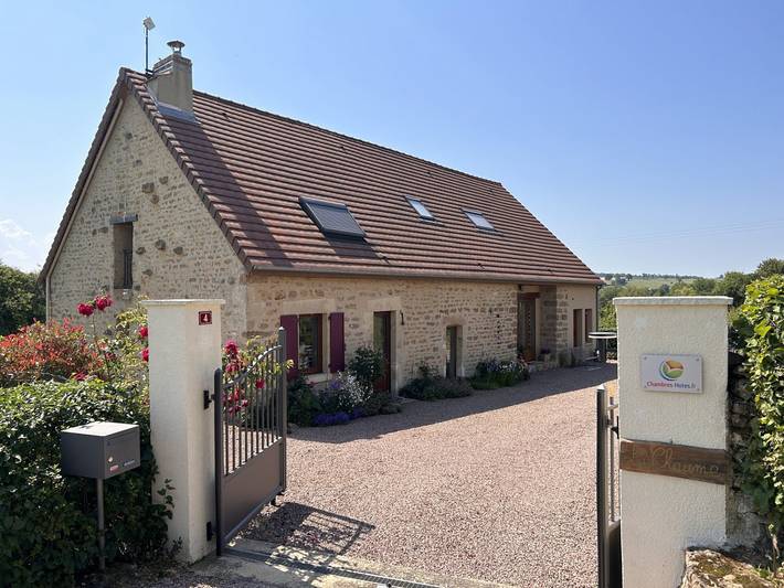 Chambre d’hôte pour 4 personnes, avec Jardin à Magny-Lormes
