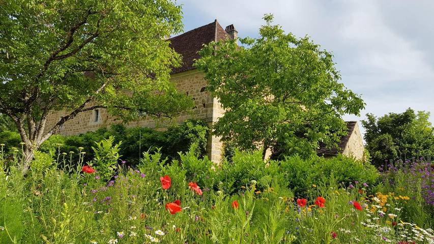 Location de vacances pour 9 personnes, avec vue et sauna ainsi que jardin et piscine à Cénac-et-Saint-Julien