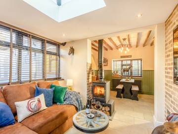 Log Cabin for 2 People in Melton, Leicestershire, Photo 1