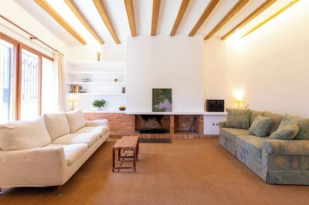 Encantadora villa mediterránea con piscina cerca de Bcn in Arenys de Munt, Costa del Maresme