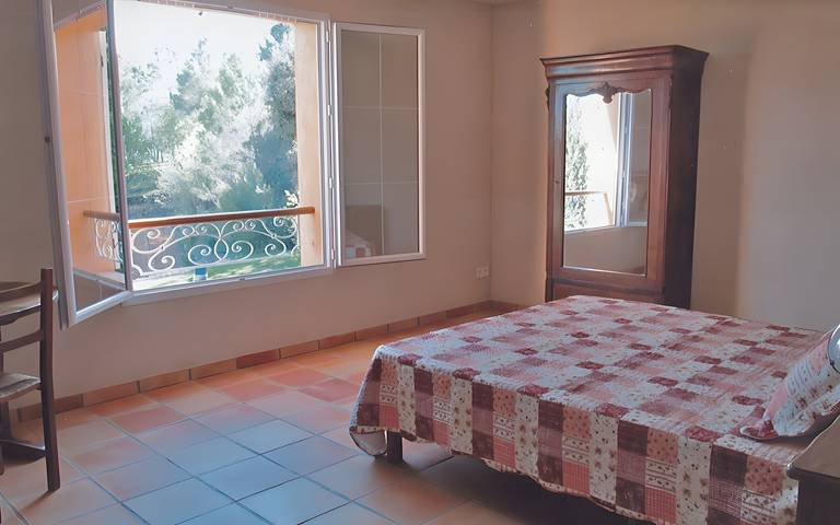 Location de vacances pour 5 personnes, avec jardin à Carcès