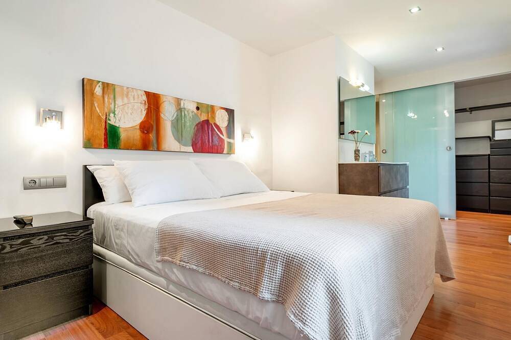 Entire apartment, Apartment with privileged view of Plaza Mayor in Montblanc (Spain), Tarragona Province