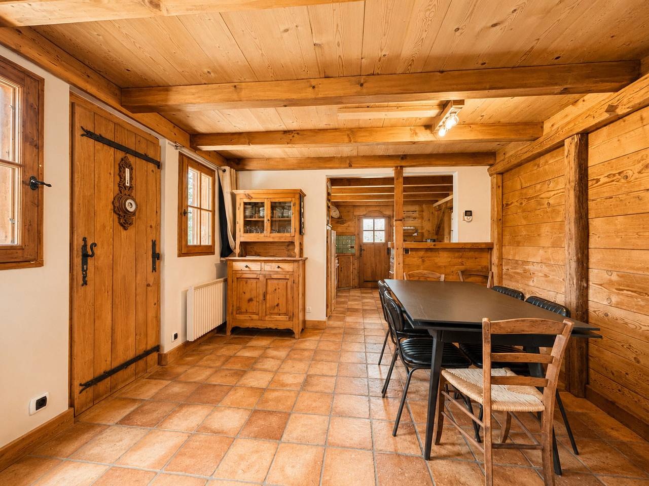 Chalet cosy 6-8 pers avec poêle à bois et terrasse ensoleillée in Notre-Dame-de-Bellecombe, Région d'Albertville