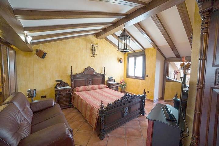 Hotel para 4 personas, con jacuzzi y terraza en Provincia de Guadalajara - 2