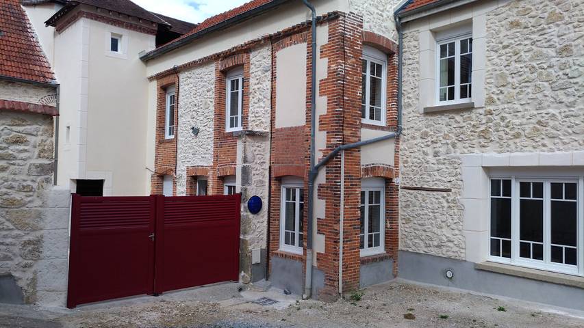 Gîte pour 8 personnes, avec terrasse à Fleury-la-Rivière - 2