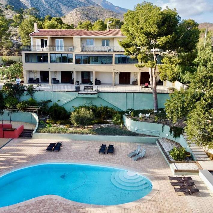 Alojamiento y desayuno para 2 personas, con Terraza y Jardín además de Piscina y Vistas en Villajoyosa