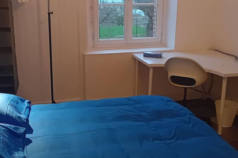 Chambre2 privée Cosy et Fonctionnelle Haute Gamme Vue sur Château +Jardin Patio. in Vitré, Fougères-Vitré