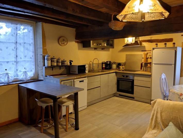 Location de vacances pour 4 personnes, avec piscine ainsi que vue et jardin à Pouilly-sous-Charlieu - 2