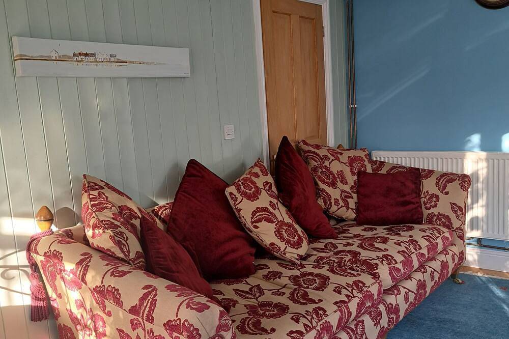 Private entrance, parking, peace and quiet within walking distance of the city in Norwich, Norfolk