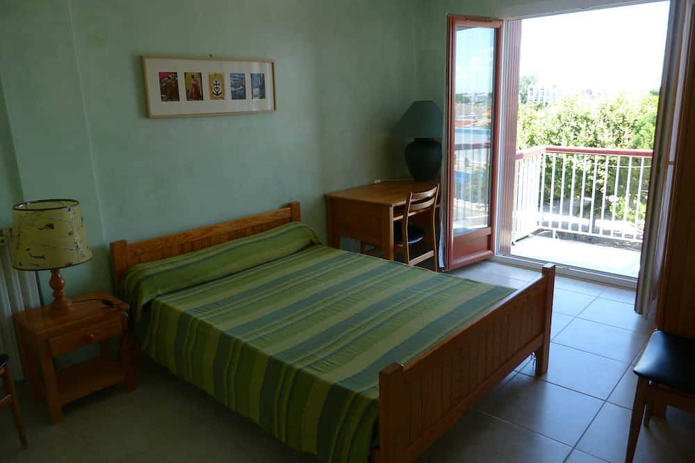 Entire apartment, 3 room apartment, sea view (1st line) - le Grau Du Roi - Gard - France in Le Grau-du-Roi, Côte d'Améthyste