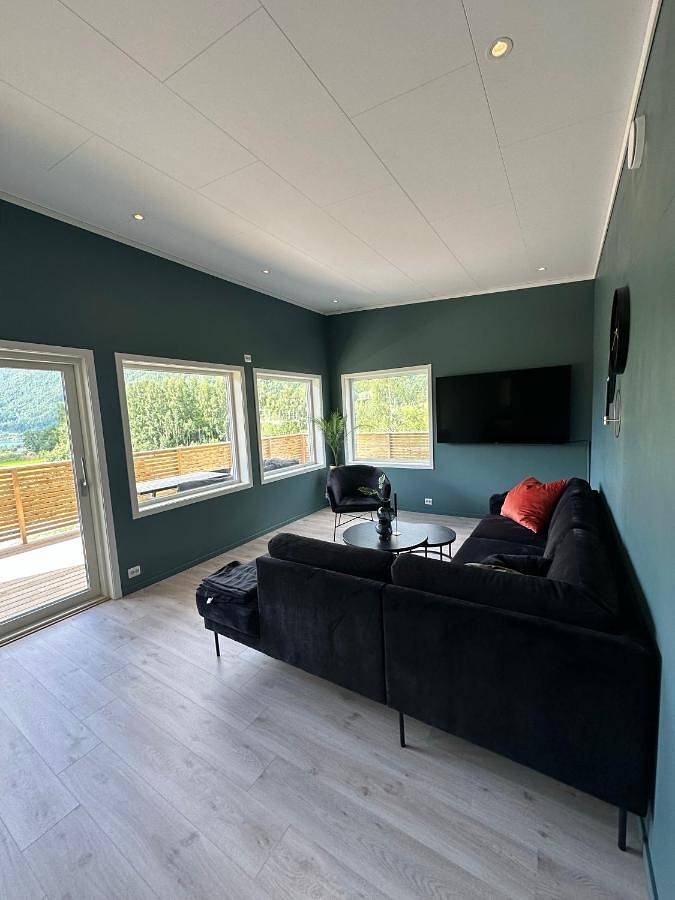 Ferienwohnung für 6 Personen, mit Seeblick und Ausblick sowie Pool und Garten, mit Haustier in Stryn - 3