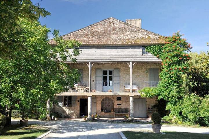 Location de vacances pour 2 personnes, avec Terrasse et Jardin ainsi que Piscine et Vue à Saint-Eutrope-de-Born