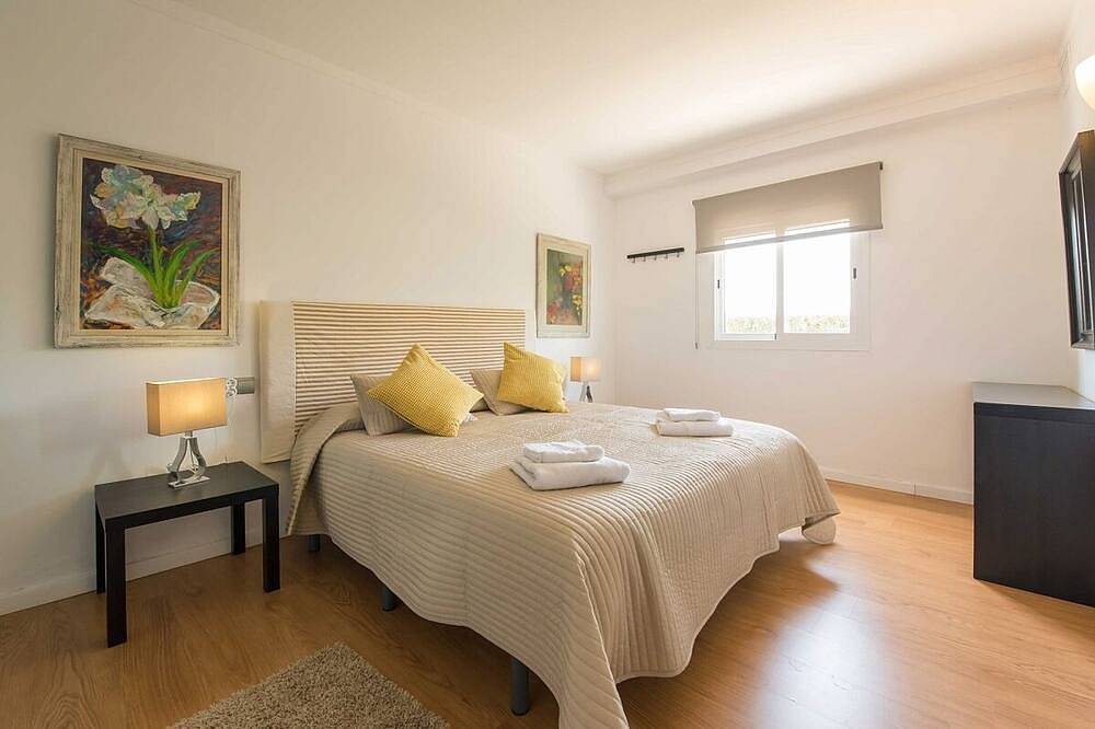 Contemporary One-Level Villa, A/C, Private Pool, Mountain Views - 20mins Walk to Port de Pollenca! in Port de Pollença, Pollença