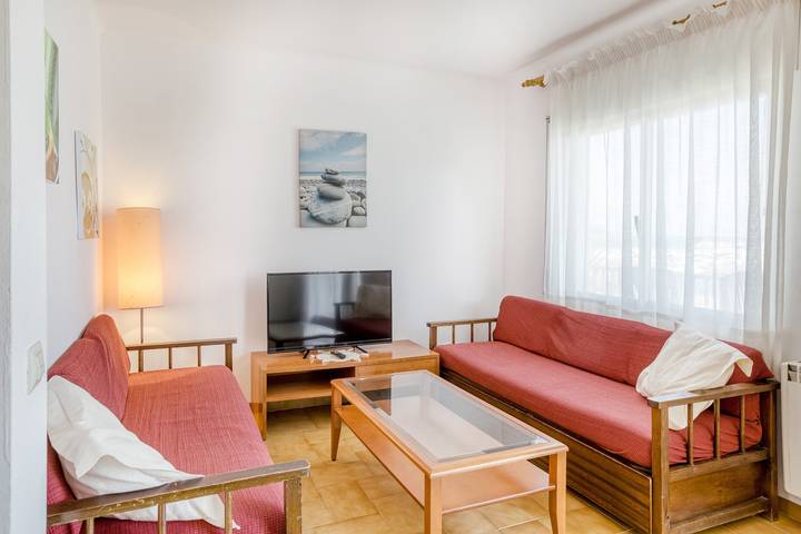 Apartamento entero, Apartamento 'Mediterranean View 2-1' cerca de la playa con balcón y Wi-Fi in Platja del Port (Llanca), Llansá