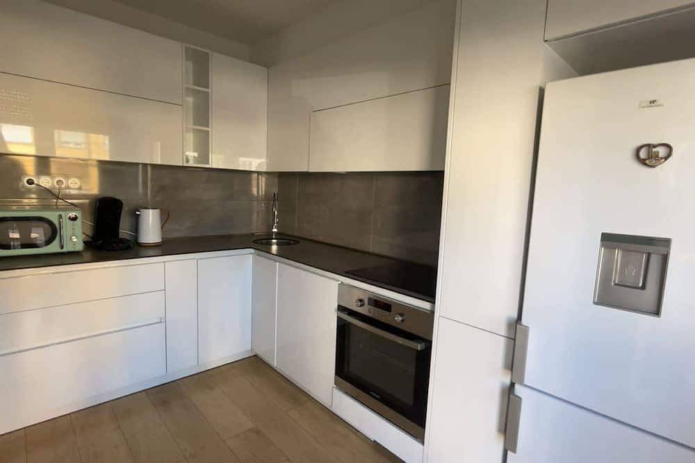 Entire apartment, Spacious 3-Bedroom Apartment Near Basel Airport in Saint-Louis, Mulhouse region