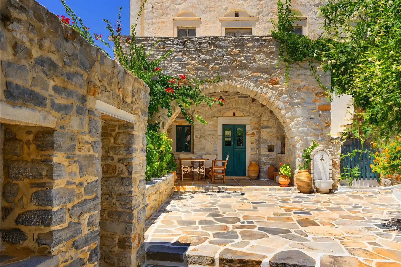 Ferienhaus "Zeus House" mit Bergblick, 2 privaten Terrassen und Wlan in Kykladen