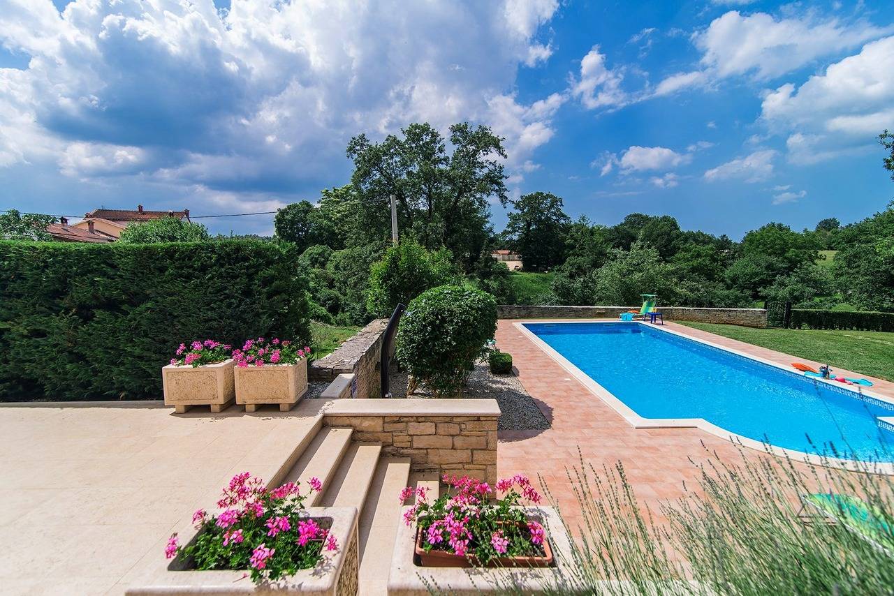 Villa Catarina met mooie en ruime tuin en zwembad in Kringa, Centraal Istrië