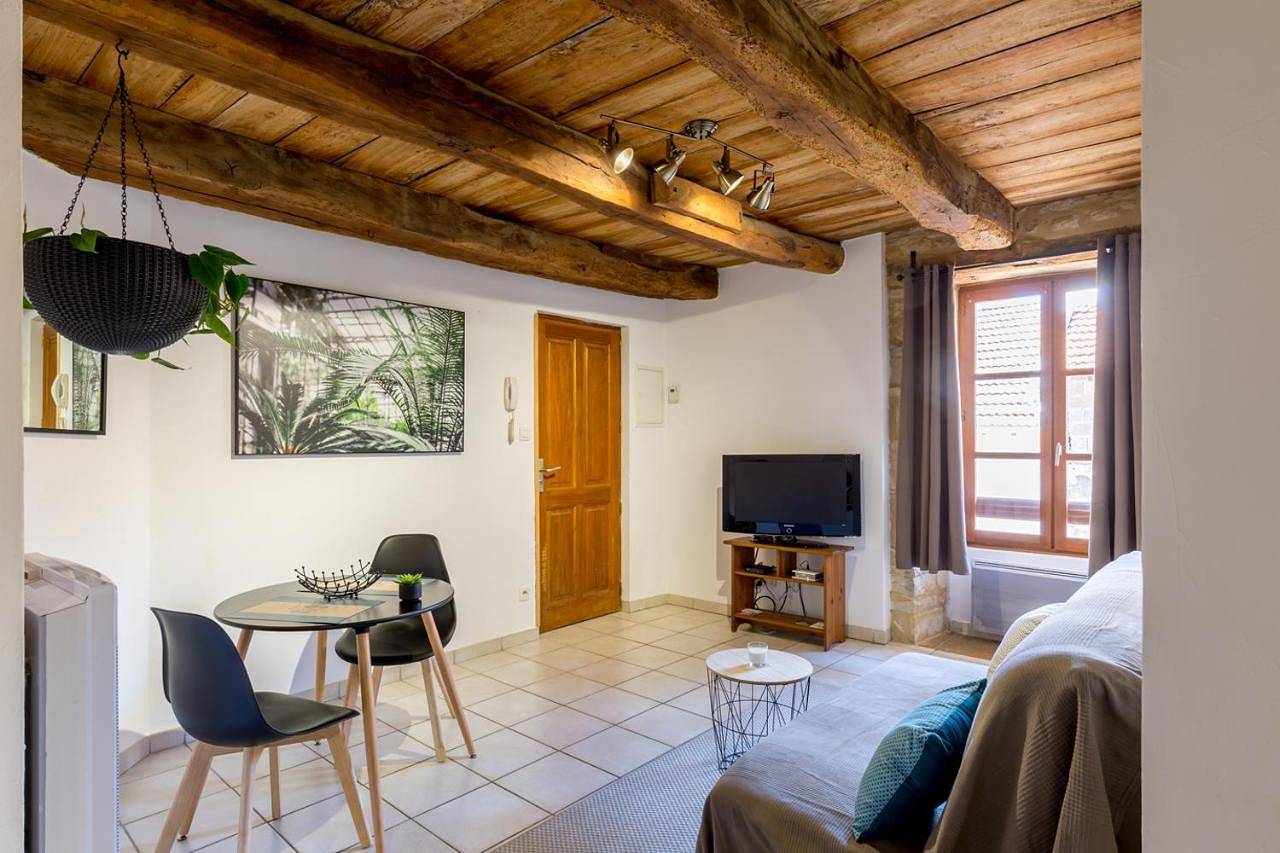 Appartement entier, One-Bedroom Apartment in Crémieu, Région de La Tour-du-Pin