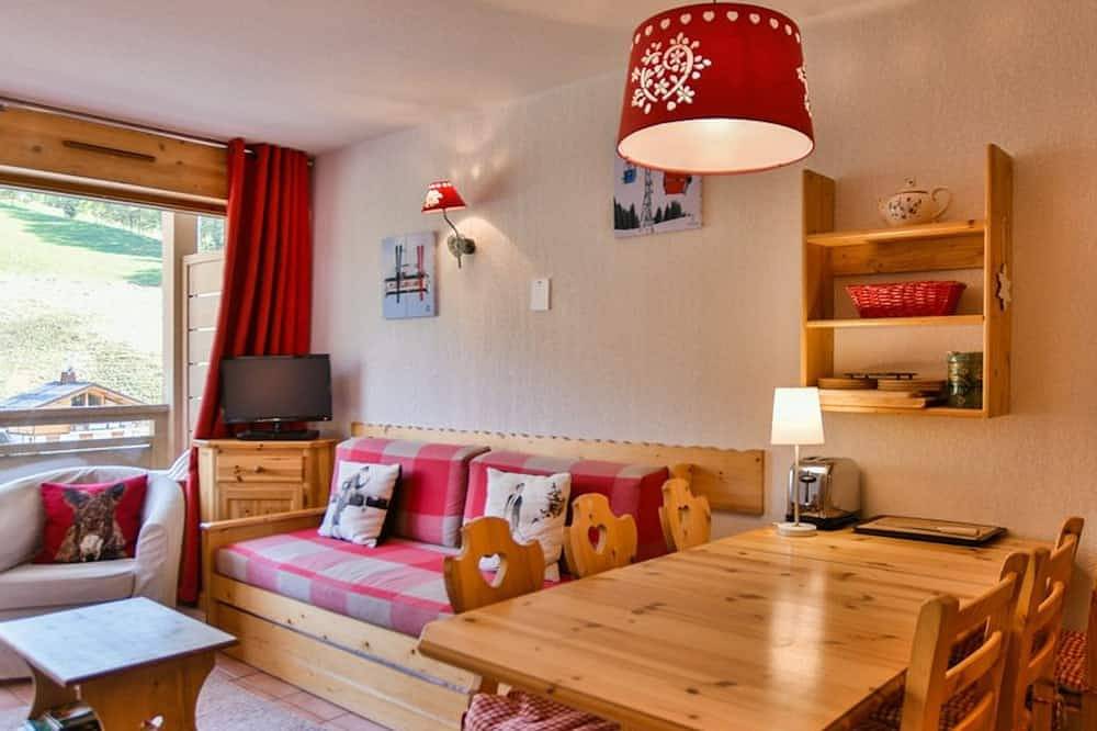 Apartamento entero, Apartamento acogedor para 4, frente a pistas, balcón soleado, cocina completa y Wifi opcional in Chinaillon, Le Grand-Bornand